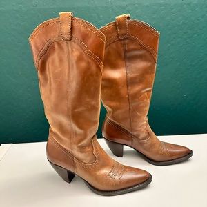 Womens cowboy boots size 7